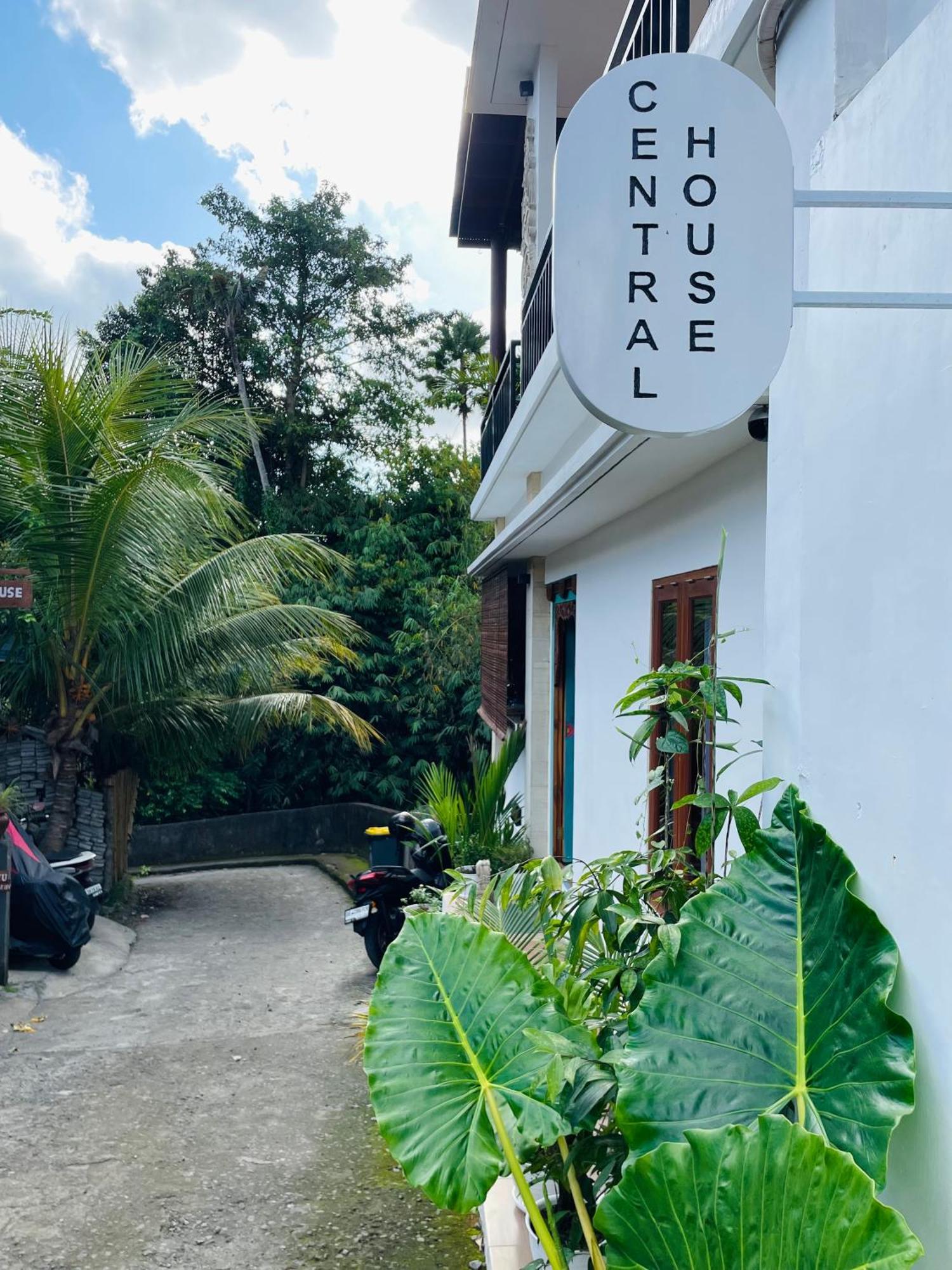 Central House Ubud Esterno foto