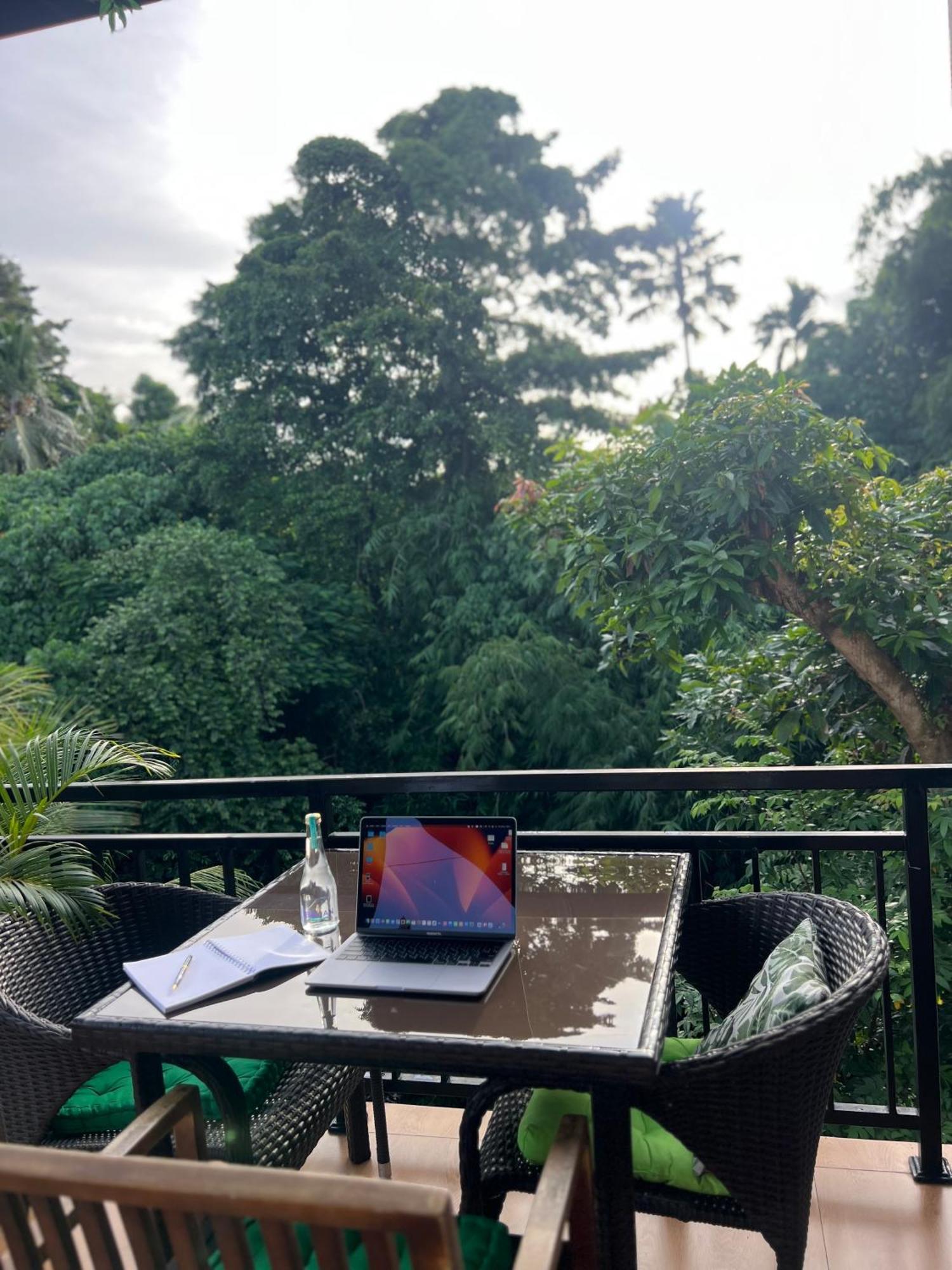 Central House Ubud Esterno foto